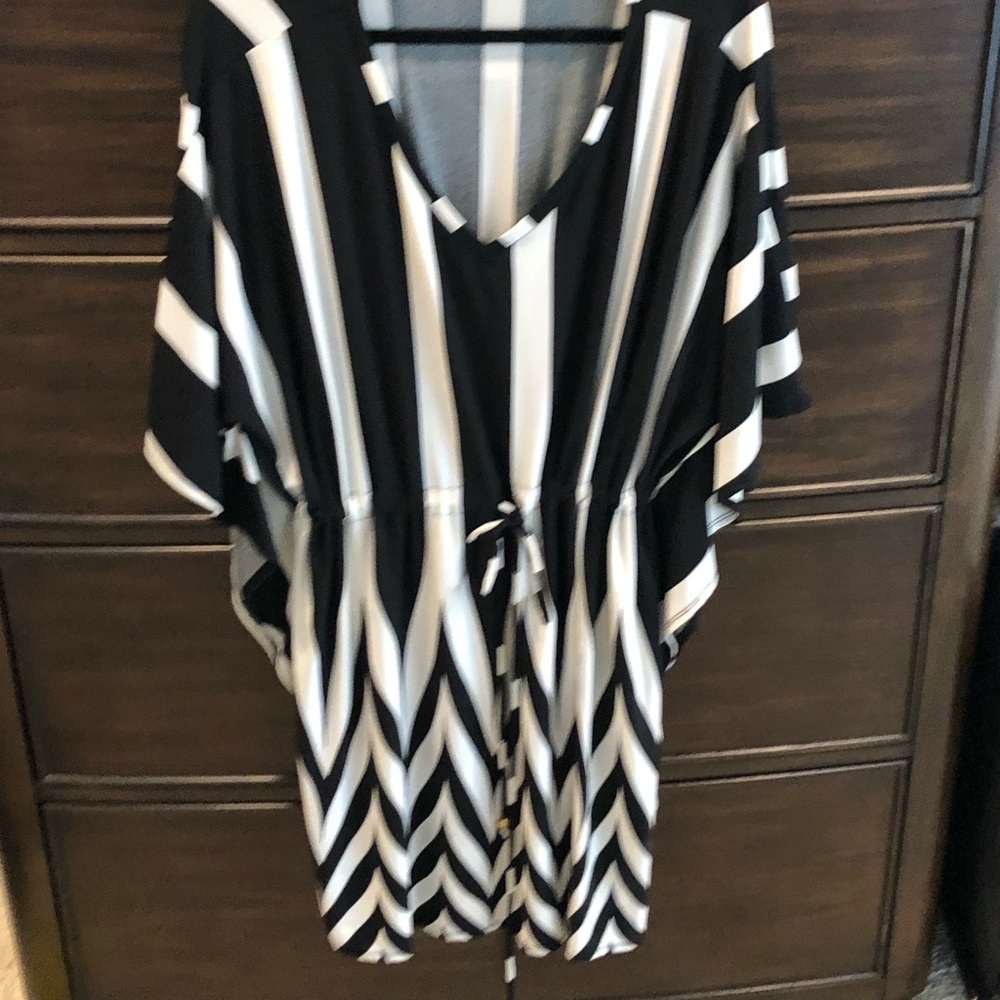 Fun stripped dress with waist conch detail